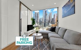Breathtaking Views - Elegant City Stay - Central Location